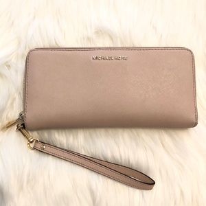 Micheal Kors Leather Continental Wallet Wristlet